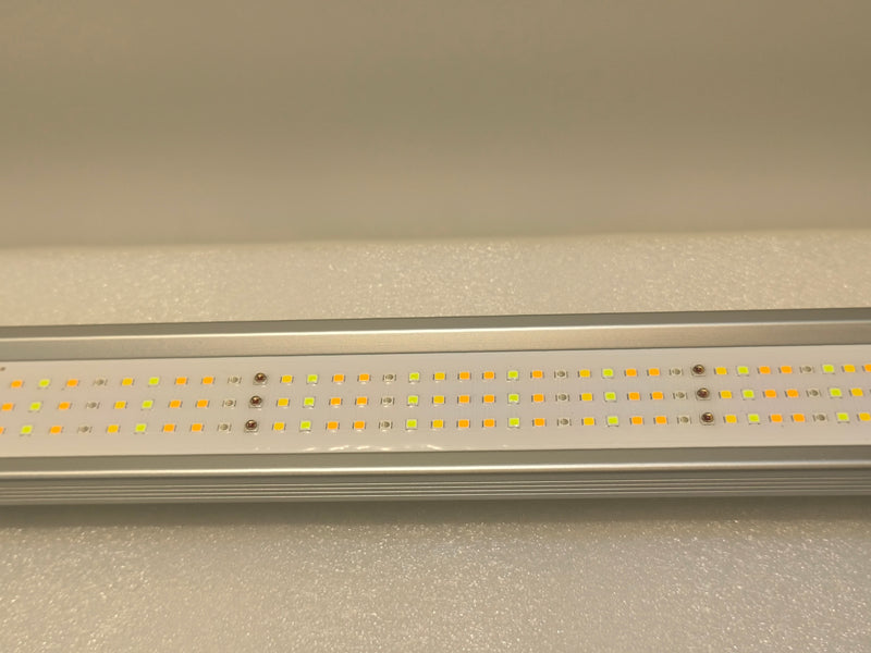 * New:  8 Bar, 880w Mammoth Lighting Mint White Series with Emerald Green Canna Spectrum: Late October Shipping